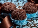 Рецепта Лесни домашни шоколадови бонбони с шоколадови пръчици (таралежки)